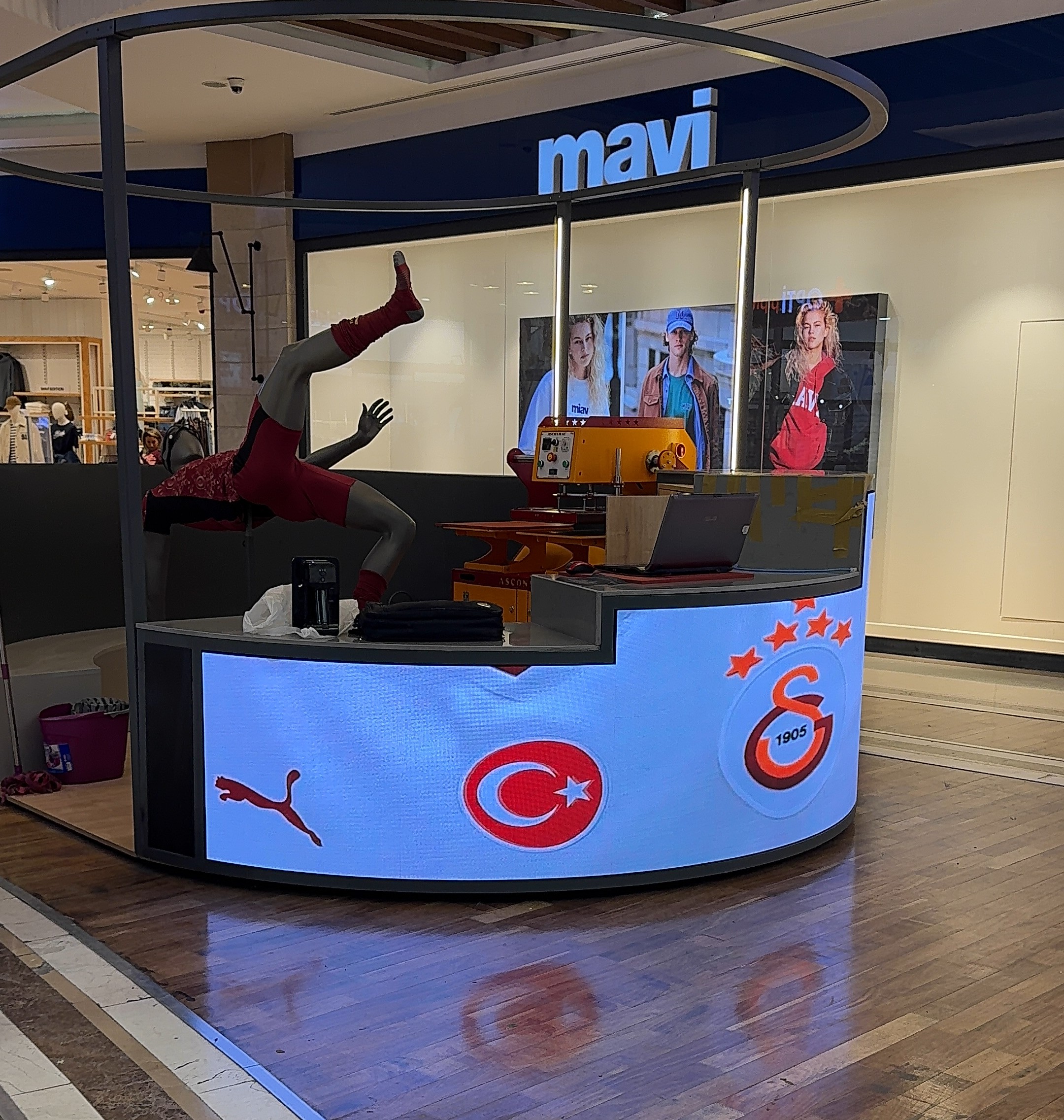 ORJİTEK LED Ekran Sistemleri, GS Store Manavgat Mağazasında Dairesel LED Ekran Projesiyle Dikkat Çekiyor