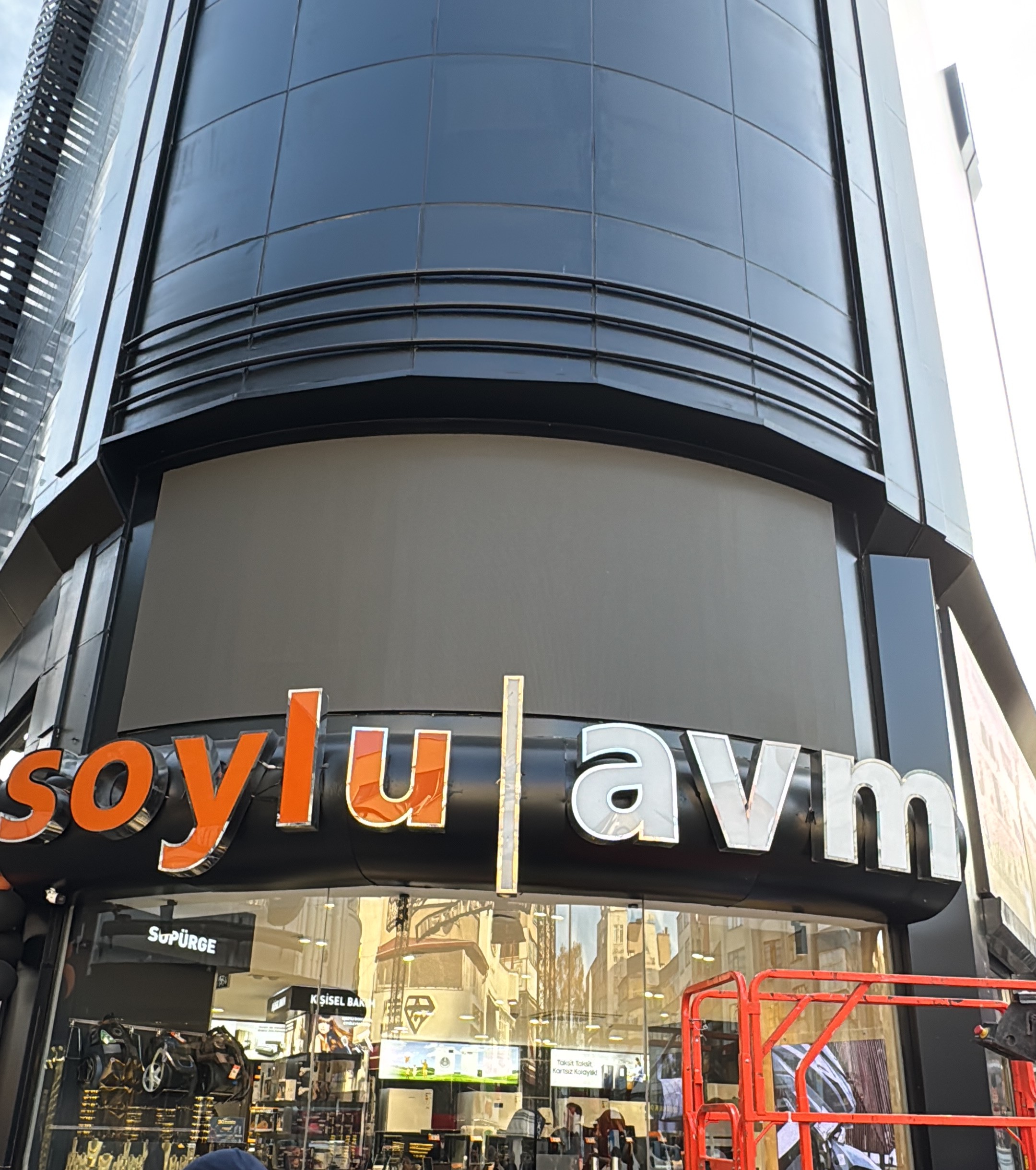 ORJİTEK LED Ekran Sistemleri, Samsun Soylu AVM’ de Outdoor Dev Ekran Projesiyle Öne Çıkıyor