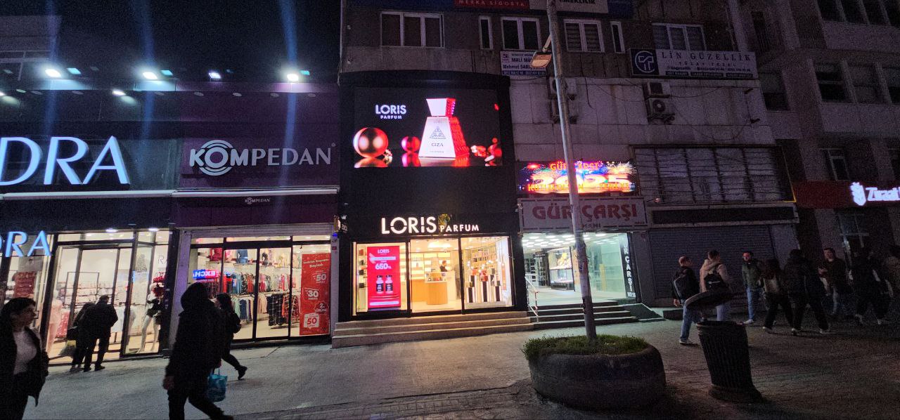 Loris Parfüm, LED Ekran Tercihini Orjitek Led Ekran dan Yana Kullandı